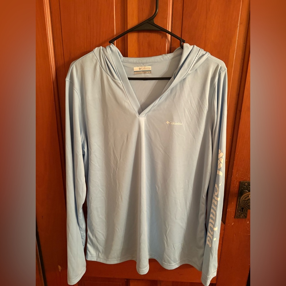 Light blue long sleeve sun Columbia shirt. New with tags. XL long sleeve.